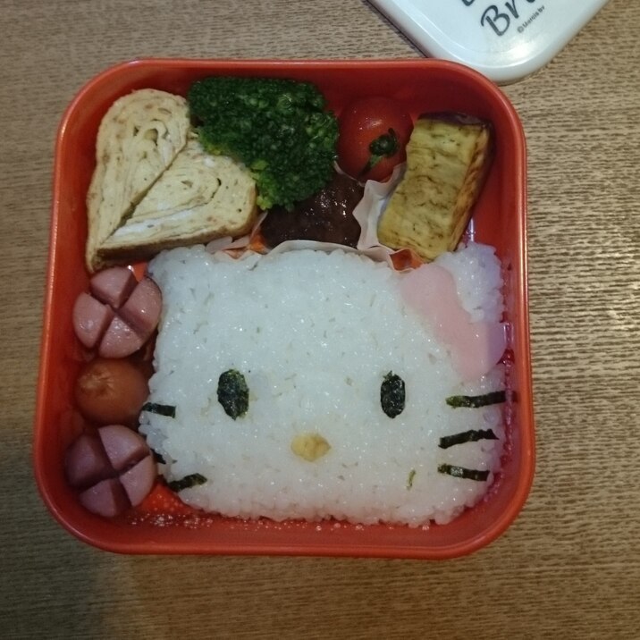 簡単すぎるハローキティおにぎりキャラ弁